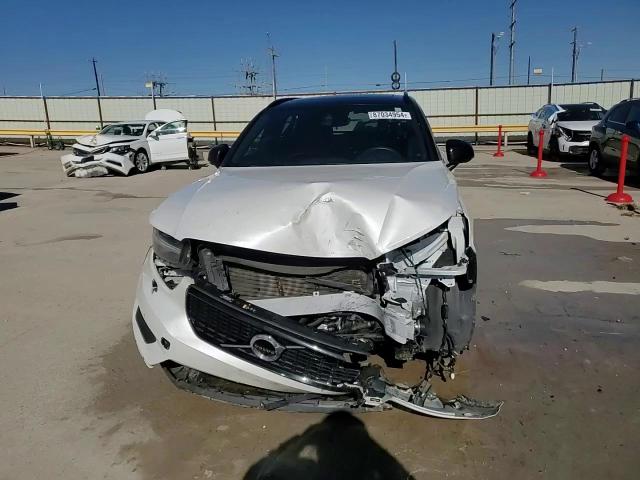 2022 Volvo XC40 VIN YV4162UM9N2722040 Copart auction photo, front end / top/roof damage thumbnail 15