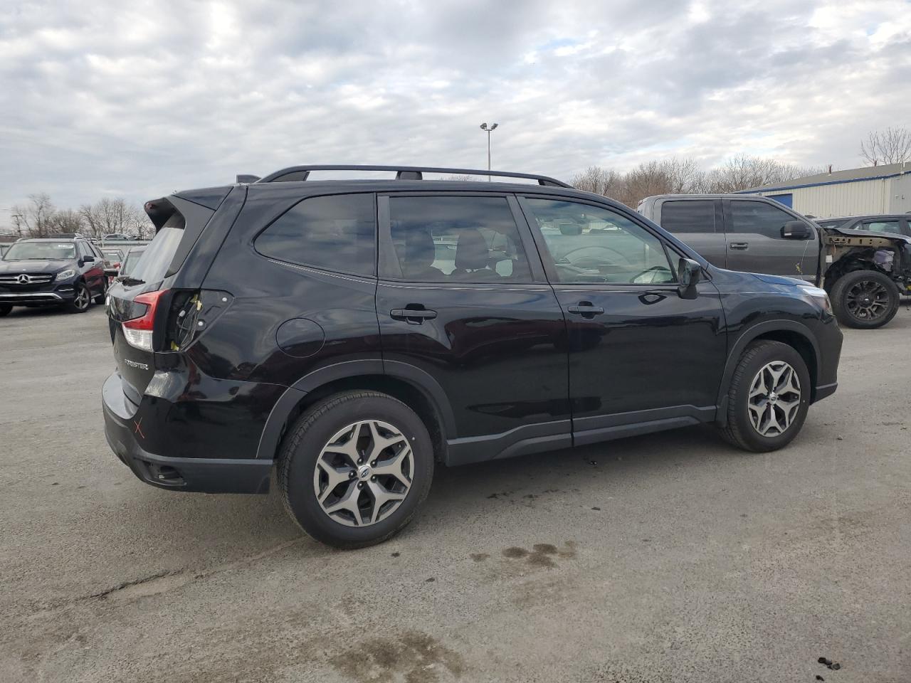 2019 Subaru Forester VIN JF2SKAGC6KH514773 Copart auction photo, minor dent/scratches damage thumbnail 3