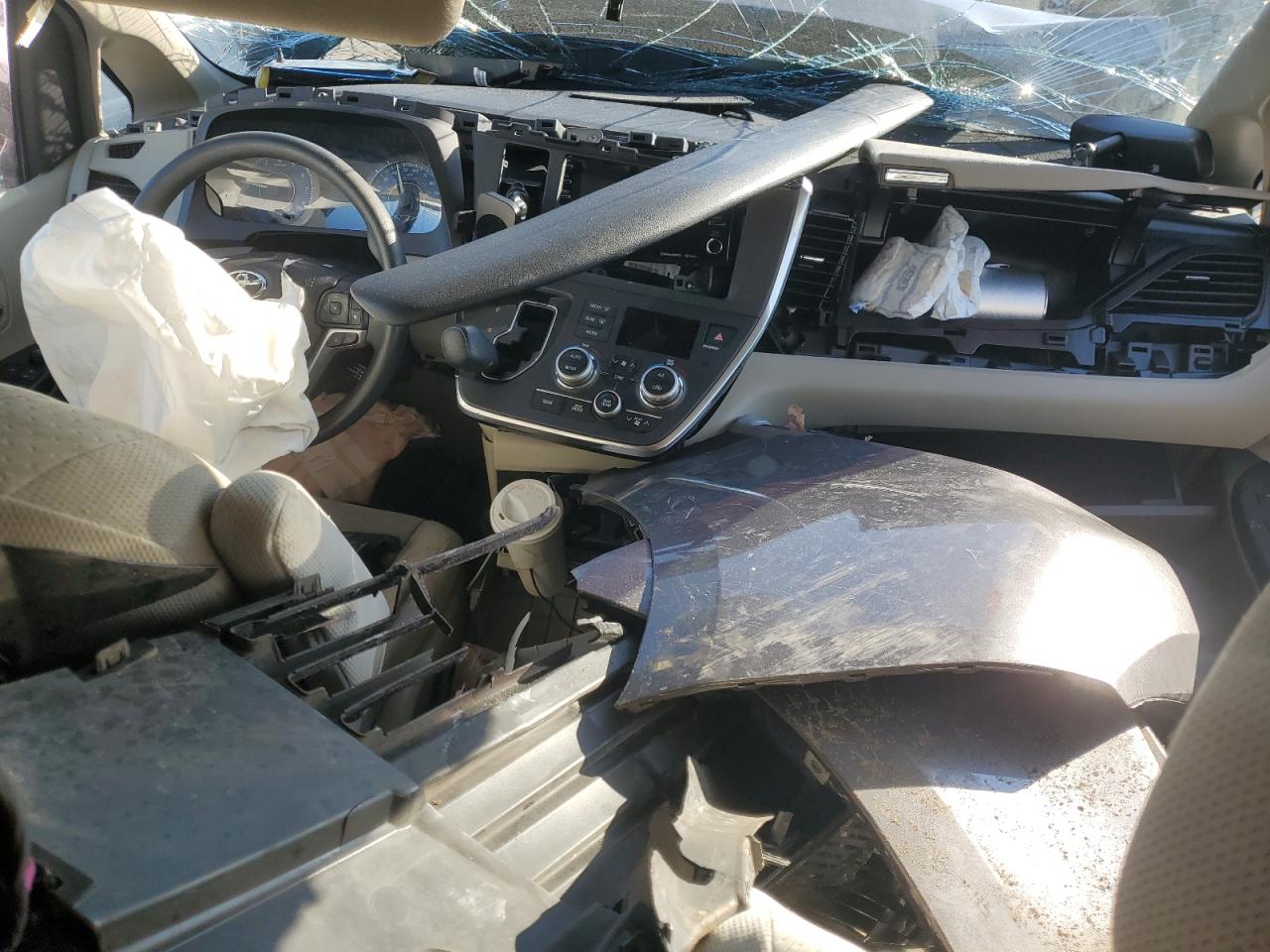 2018 Toyota Sienna VIN 5TDKZ3DC0JS908709 Copart auction photo, front end damage thumbnail 8