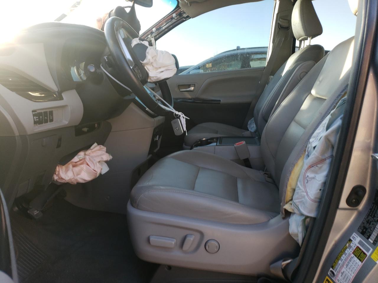 2015 Toyota Sienna VIN 5TDYK3DC7FS570800 Copart auction photo, front end damage thumbnail 7