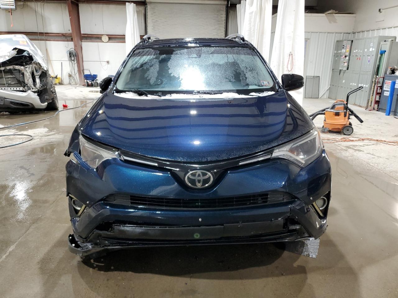 2017 Toyota RAV 4 VIN JTMBFREV6HJ113196 Copart auction photo, rear end / front end damage thumbnail 5