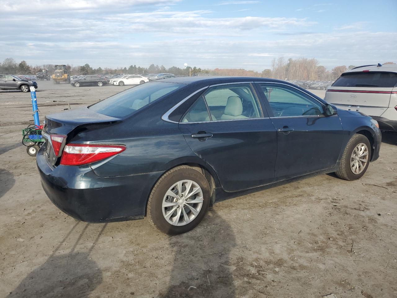 2016 Toyota Camry VIN 4T4BF1FK0GR539471 Copart auction photo, rear end / minor dent/scratches damage thumbnail 3