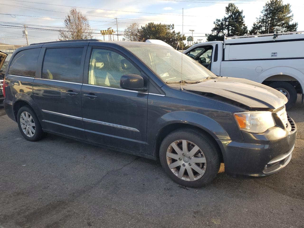 2014 Chrysler Town & Country VIN 2C4RC1BG7ER439885 Copart auction photo, front end damage thumbnail 4