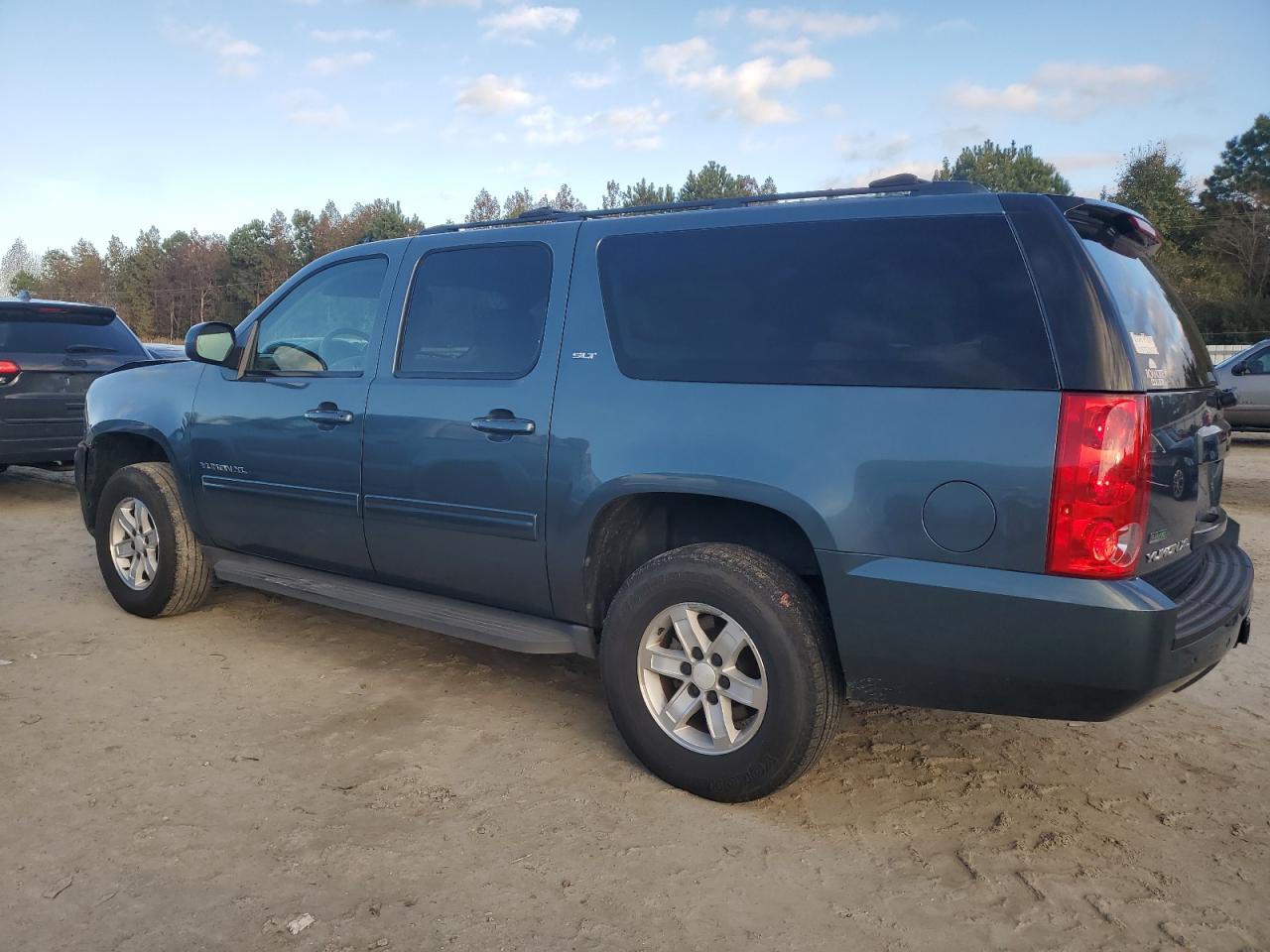 2010 GMC Yukon VIN 1GKUKKE34AR255150 Copart auction photo, front end damage thumbnail 2