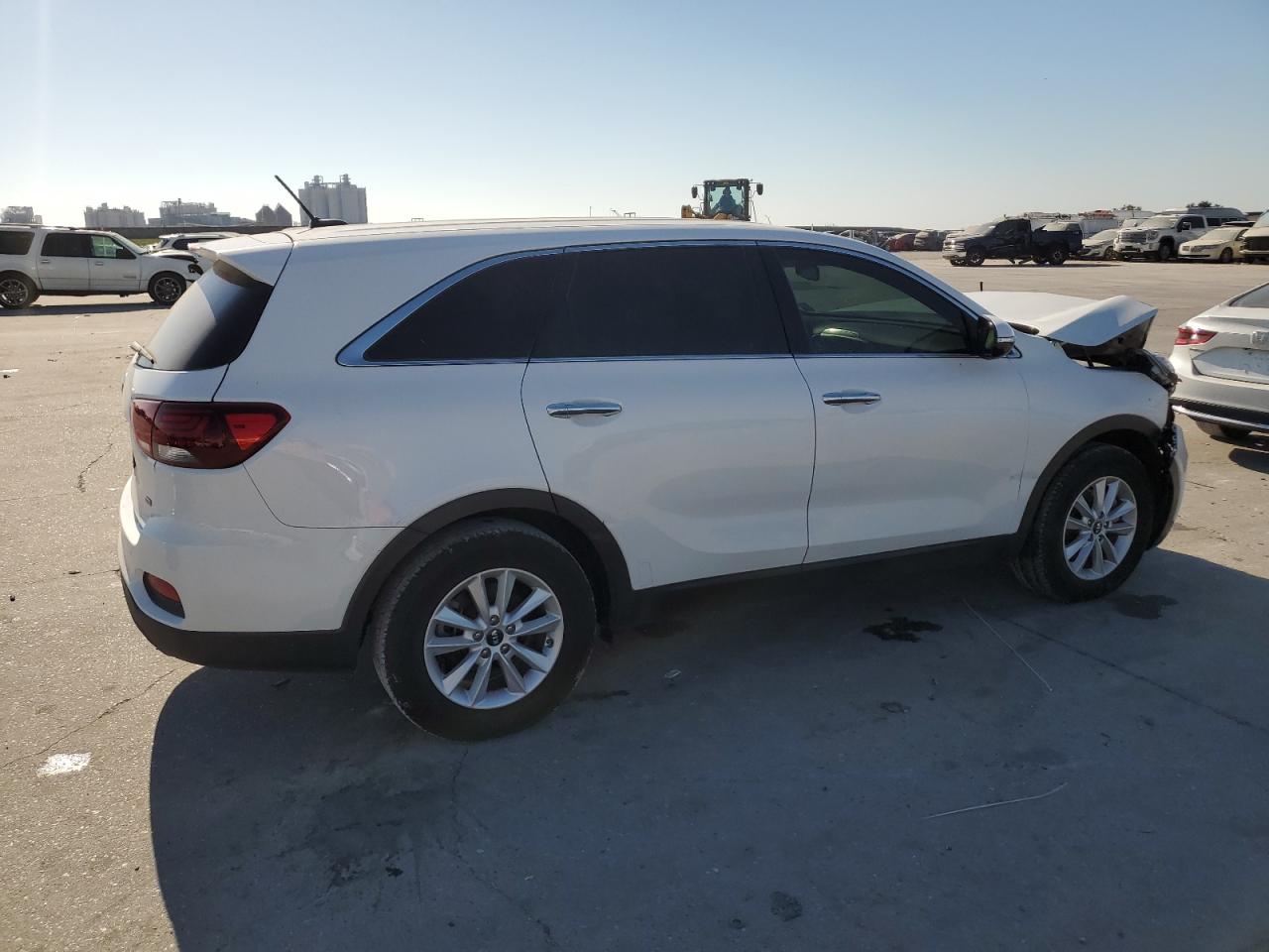 2020 KIA Sorento VIN 5XYPG4A3XLG657140 Copart auction photo, front end damage thumbnail 3
