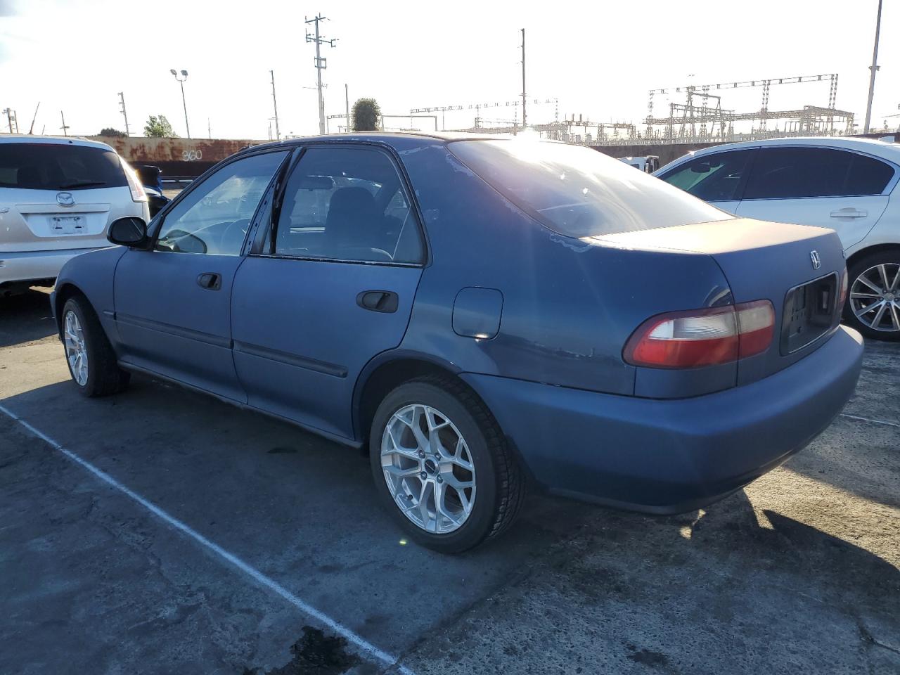 1995 Honda Civic VIN JHMEG8645SS011835 Copart auction photo, stripped / minor dent/scratches damage thumbnail 2