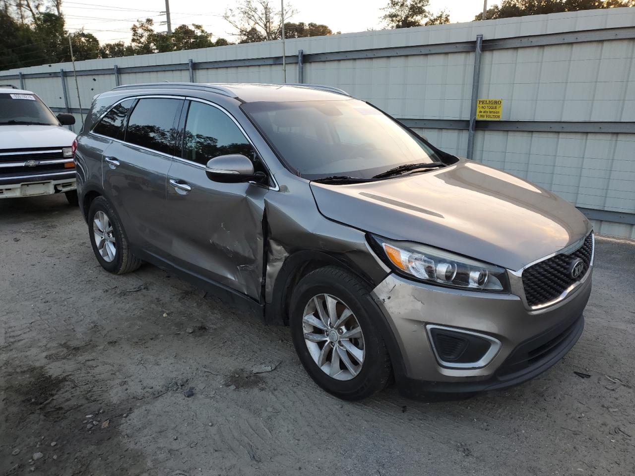 2018 KIA Sorento VIN 5XYPG4A31JG412210 Copart auction photo, side / front end damage thumbnail 4