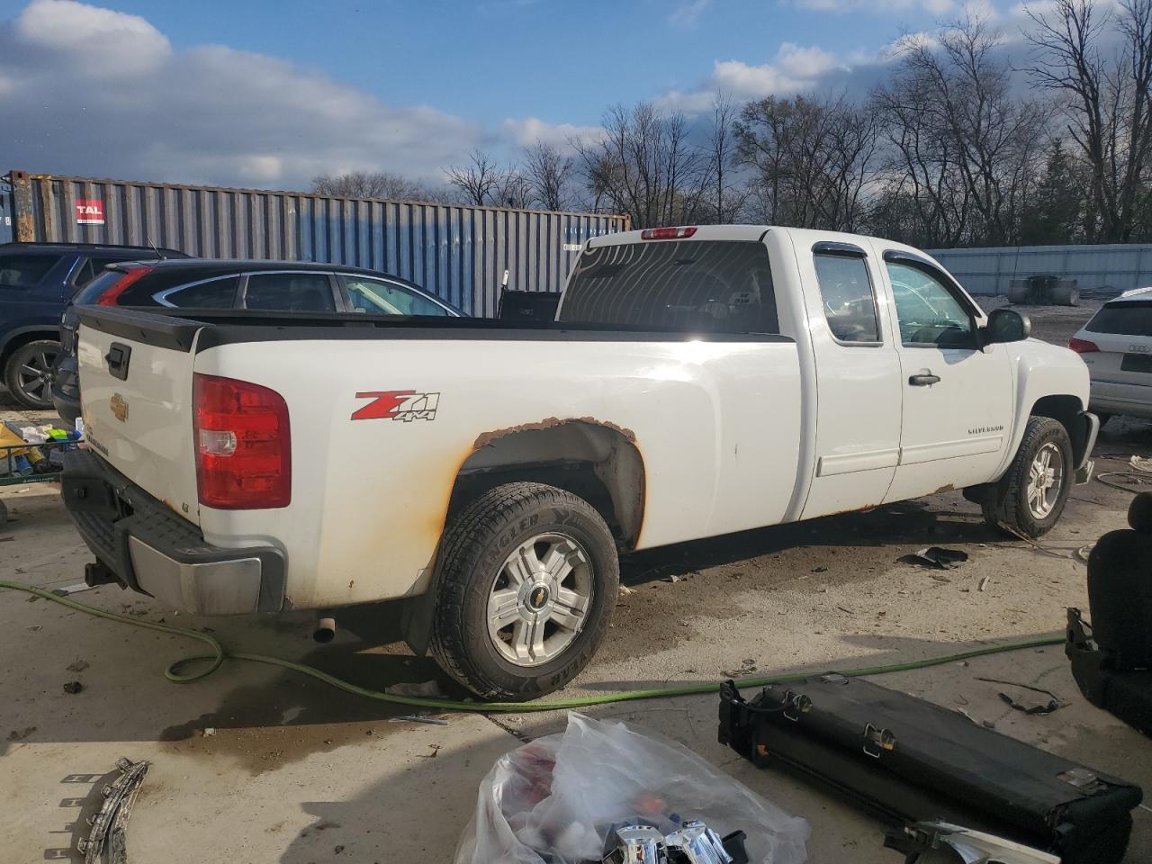 2013 Chevrolet Silverado VIN 1GCRKSE06DZ285584 Copart auction photo, front end damage thumbnail 3