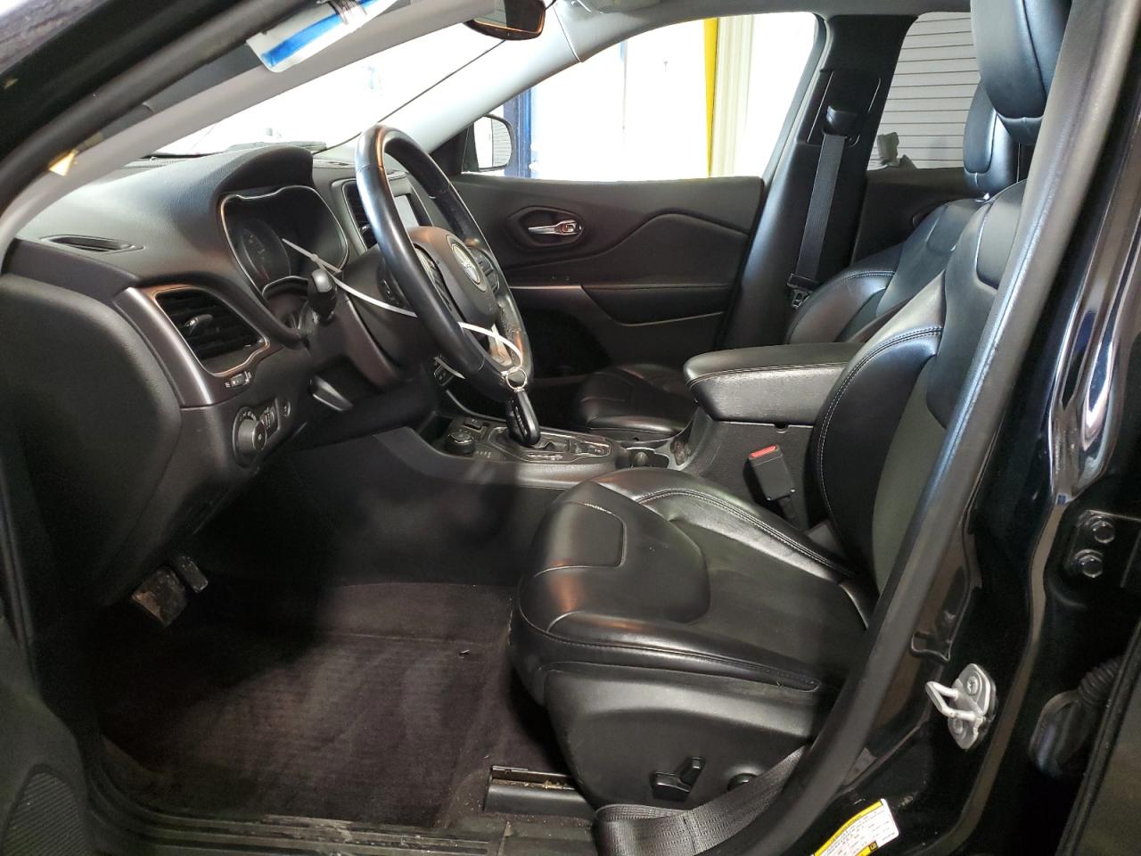 2019 Jeep Cherokee VIN 1C4PJMLX4KD126188 Copart auction photo, rear end / side damage thumbnail 7
