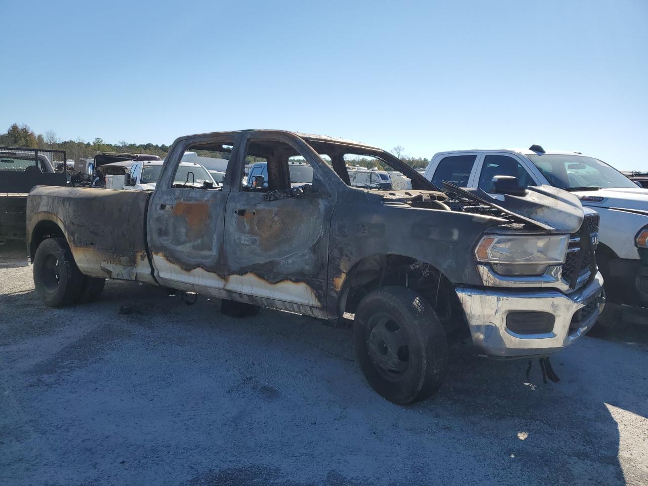 2021 RAM 3500 VIN 3C63RRGL7MG528005 Copart auction photo, burn damage thumbnail 4