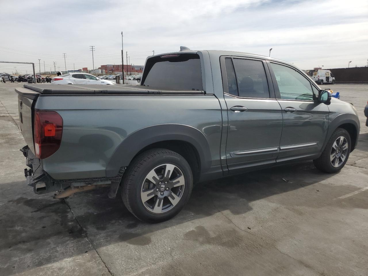 2018 Honda Ridgeline VIN 5FPYK2F69JB002733 Copart auction photo, rear end damage thumbnail 3