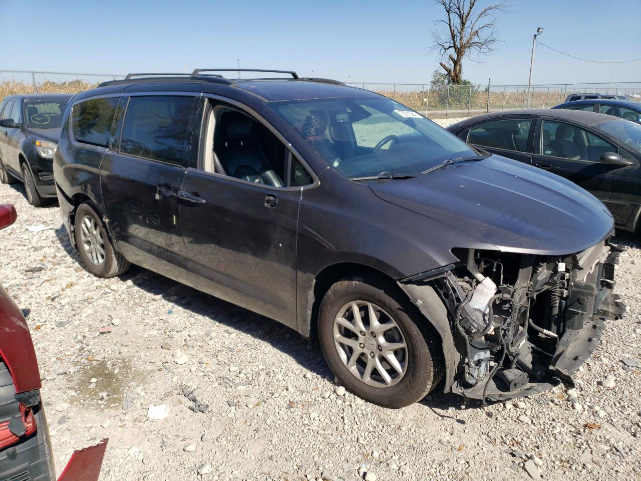 2020 Chrysler Voyager VIN 2C4RC1DG6LR144934 Copart auction photo, front end / minor dent/scratches damage thumbnail 4
