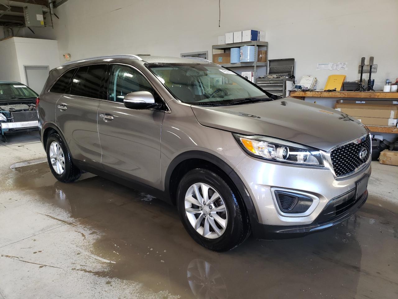 2017 KIA Sorento VIN 5XYPG4A51HG287737 Copart auction photo, mechanical / minor dent/scratches damage thumbnail 4