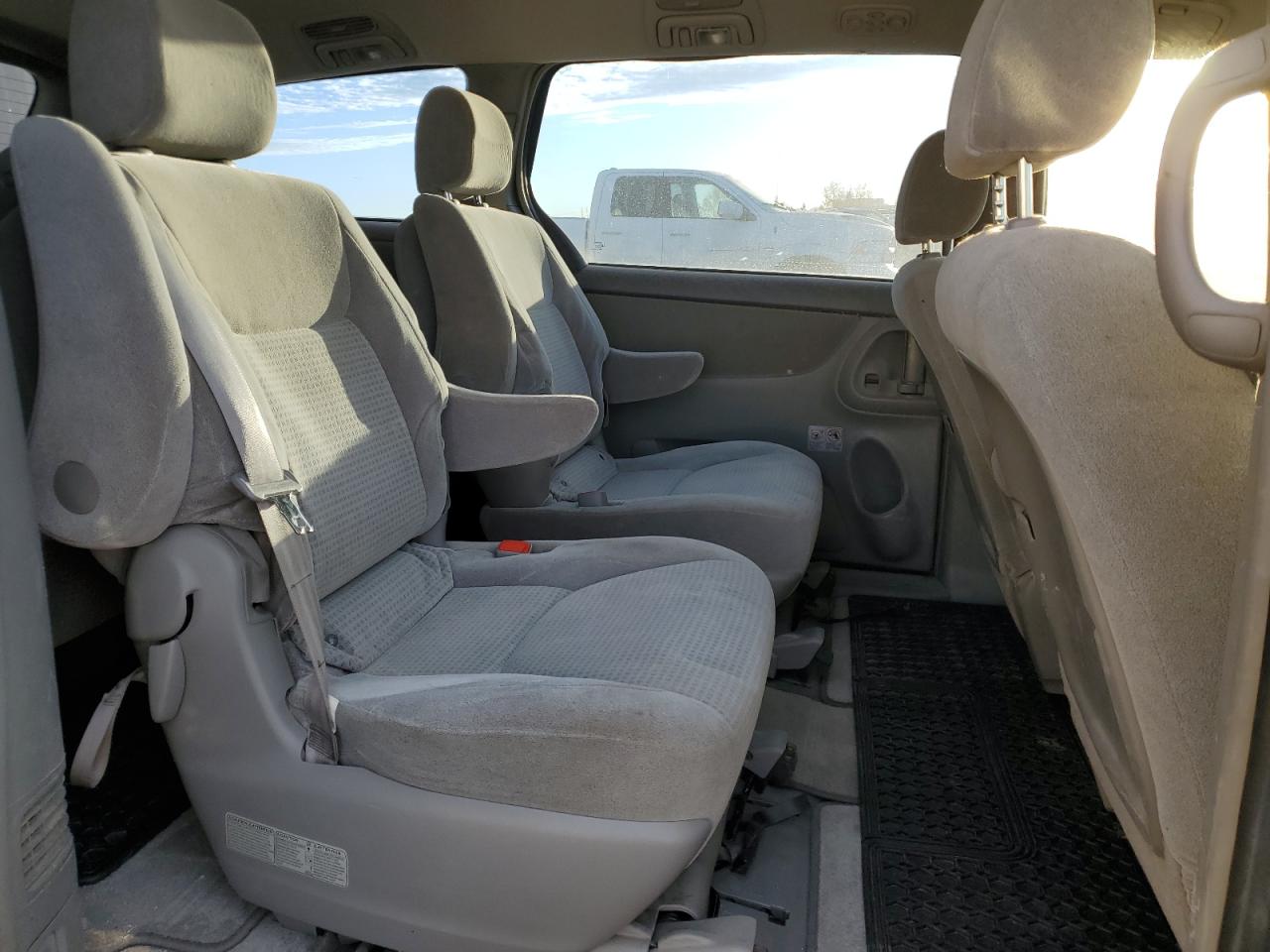 2008 Toyota Sienna VIN 5TDZK29C48S154729 Copart auction photo, front end / undercarriage damage thumbnail 11
