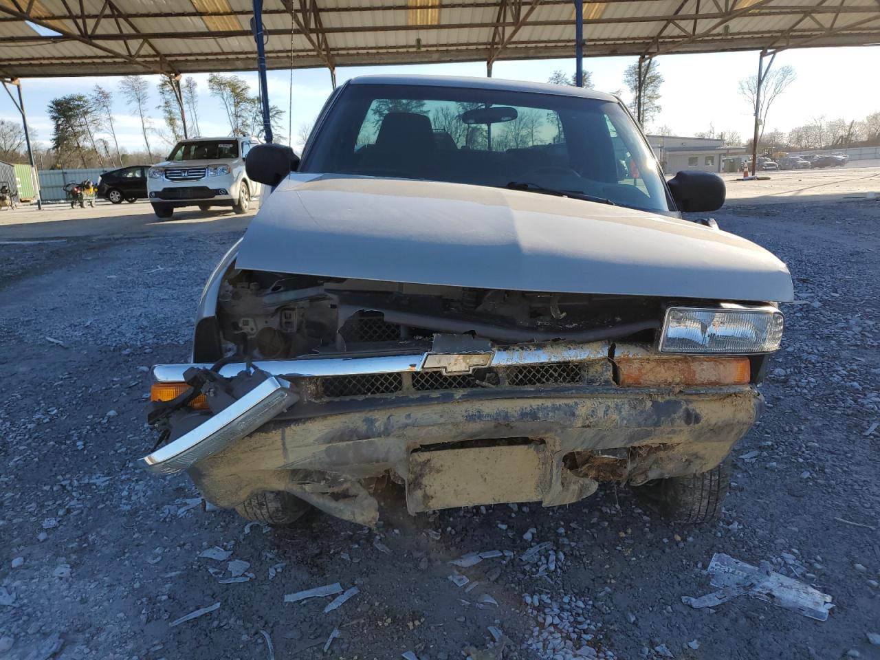 2002 Chevrolet S-10 Pickup VIN 1GCCS19W728186564 Copart auction photo, all over damage thumbnail 5
