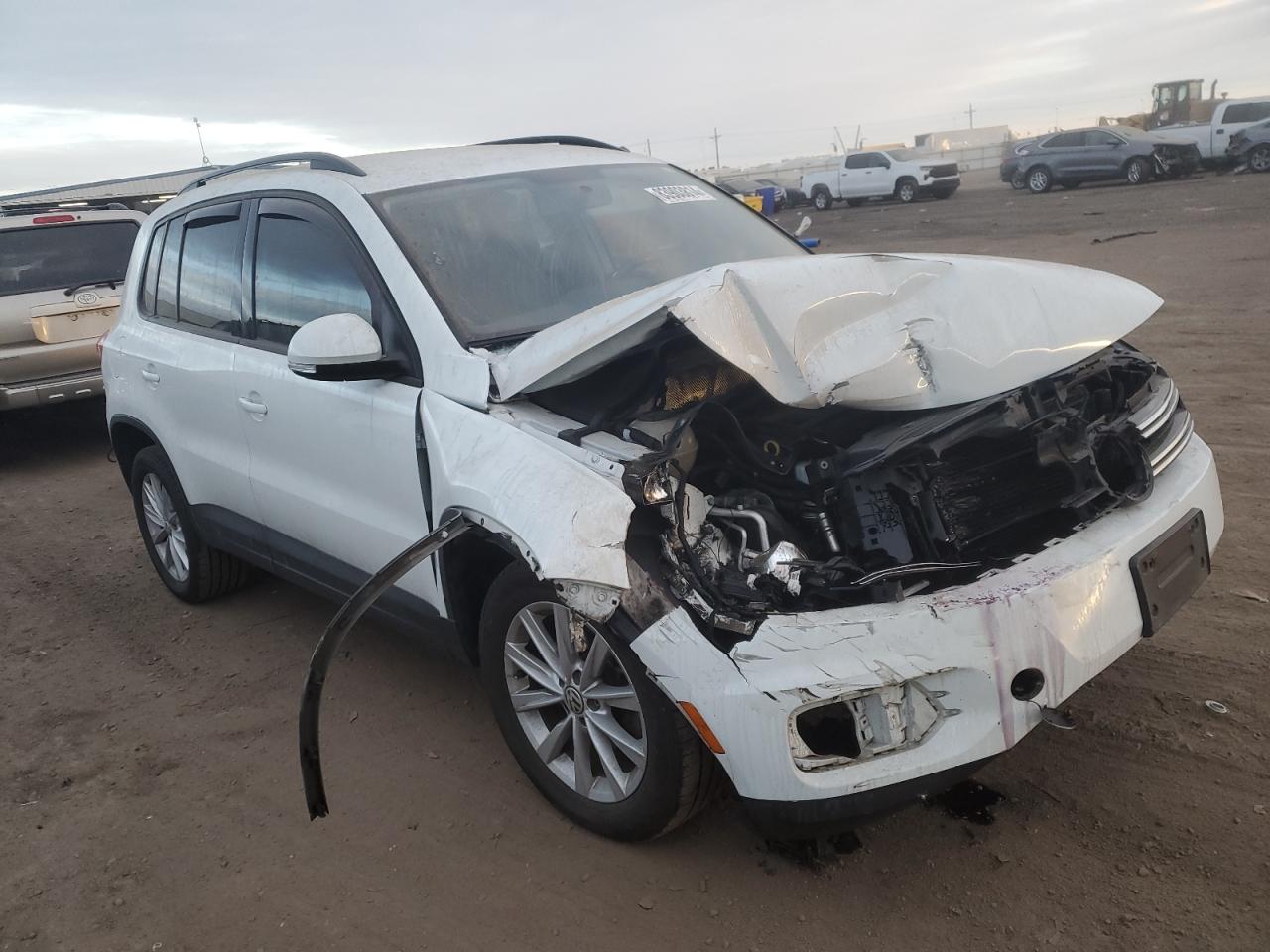 2017 Volkswagen Tiguan VIN WVGBV7AX8HK043690 Copart auction photo, front end damage thumbnail 4