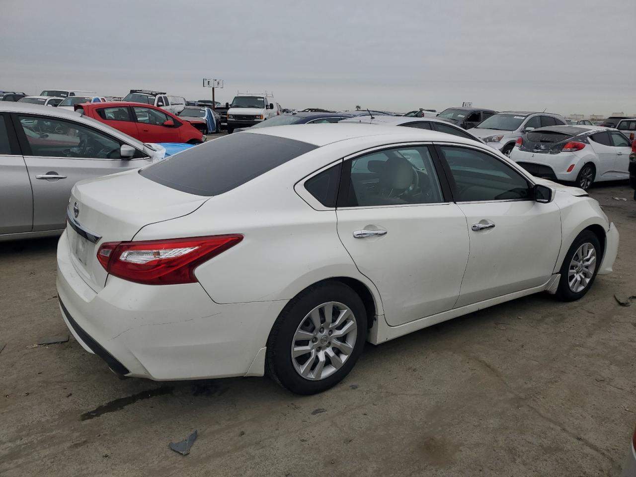 2017 Nissan Altima VIN 1N4AL3AP4HN316322 Copart auction photo, front end damage thumbnail 3