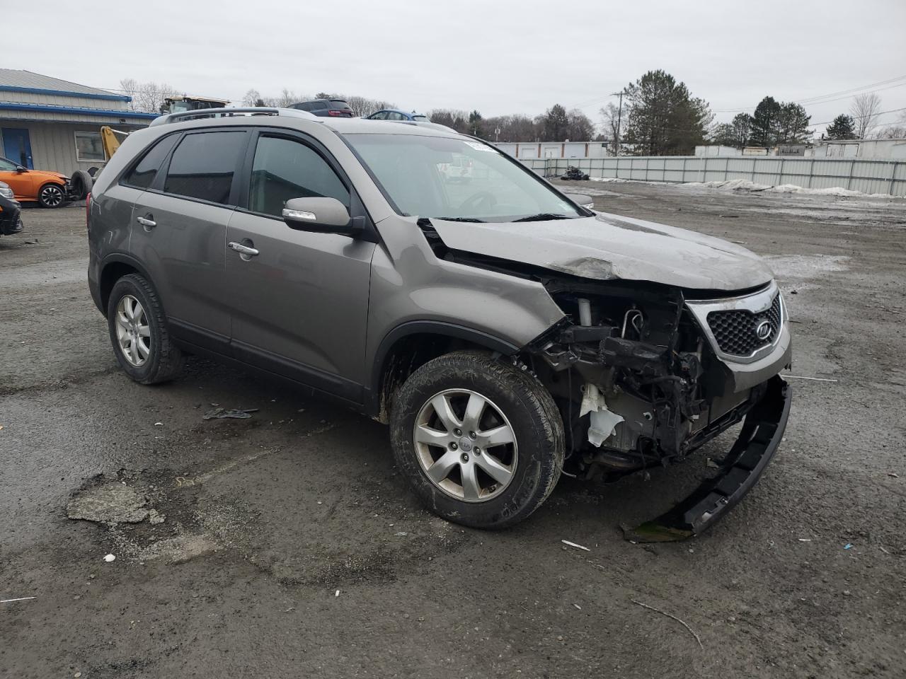 2013 KIA Sorento VIN 5XYKT3A65DG396978 Copart auction photo, front end damage thumbnail 4