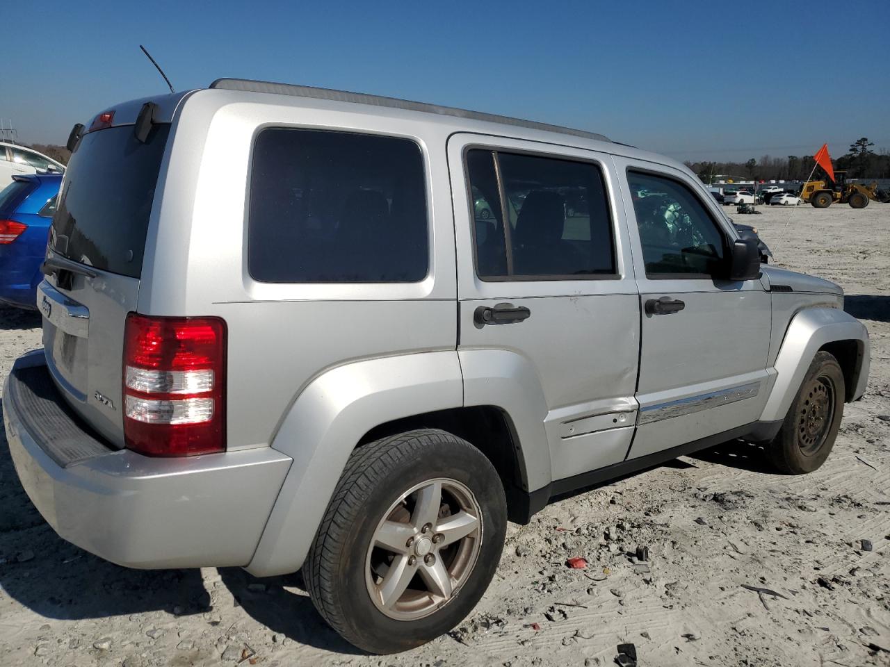 2008 Jeep Liberty (North America) VIN 1J8GP58K28W286710 Copart auction photo, front end damage thumbnail 3