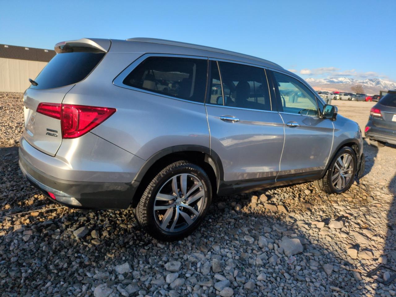2017 Honda Pilot VIN 5FNYF6H9XHB074322 Copart auction photo, side damage thumbnail 3