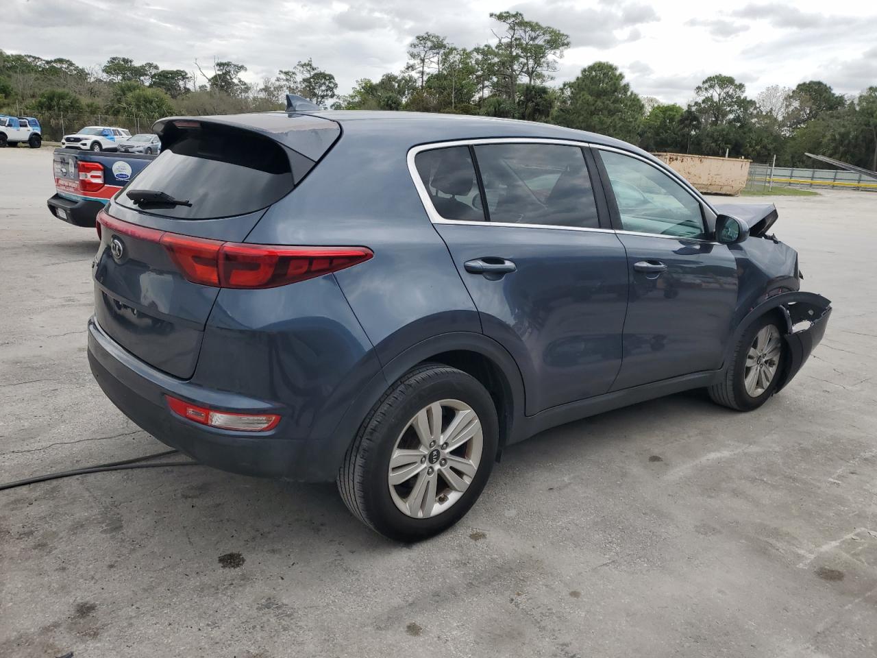 2018 KIA Sportage VIN KNDPM3AC1J7461746 Copart auction photo, front end / minor dent/scratches damage thumbnail 3