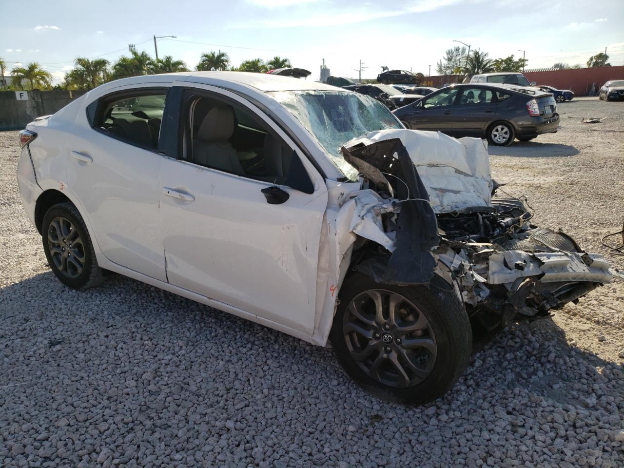 2020 Toyota Yaris VIN 3MYDLBYV1LY716020 Copart auction photo, front end damage thumbnail 4