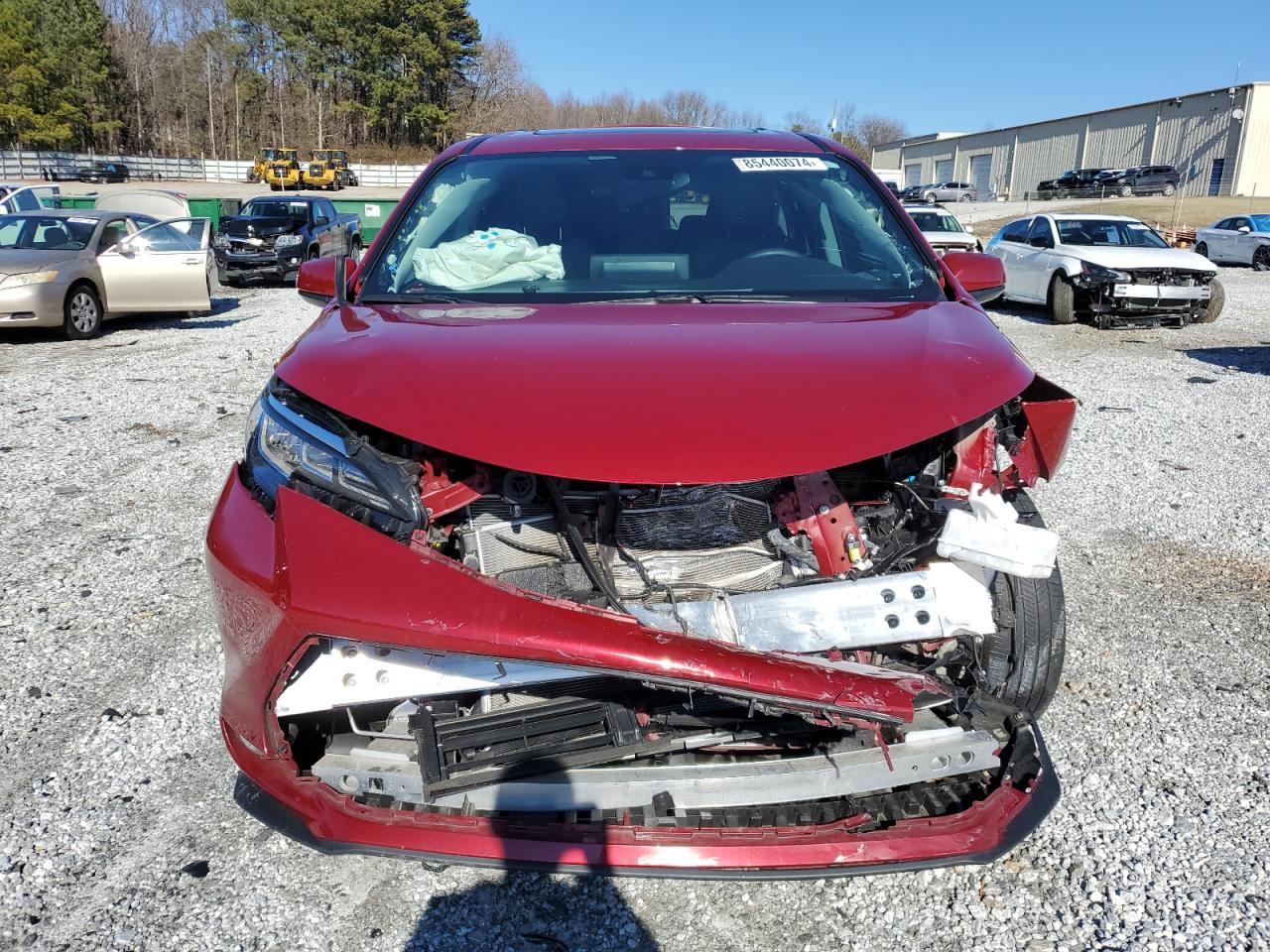 2022 Toyota Sienna VIN 5TDYRKEC8NS130037 Copart auction photo, front end / minor dent/scratches damage thumbnail 5