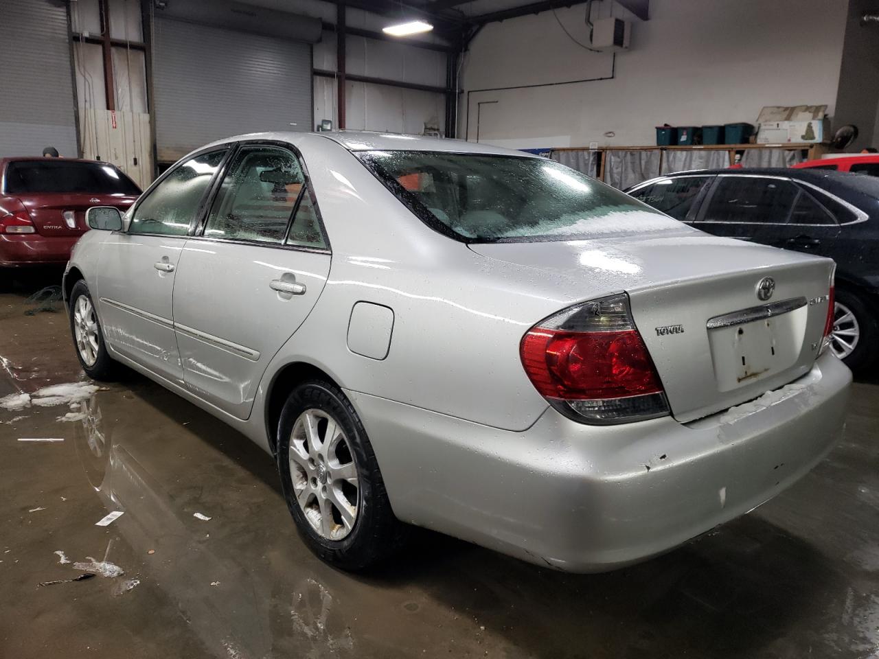 2005 Toyota Camry VIN 4T1BF30K75U110369 Copart auction photo, side damage thumbnail 2