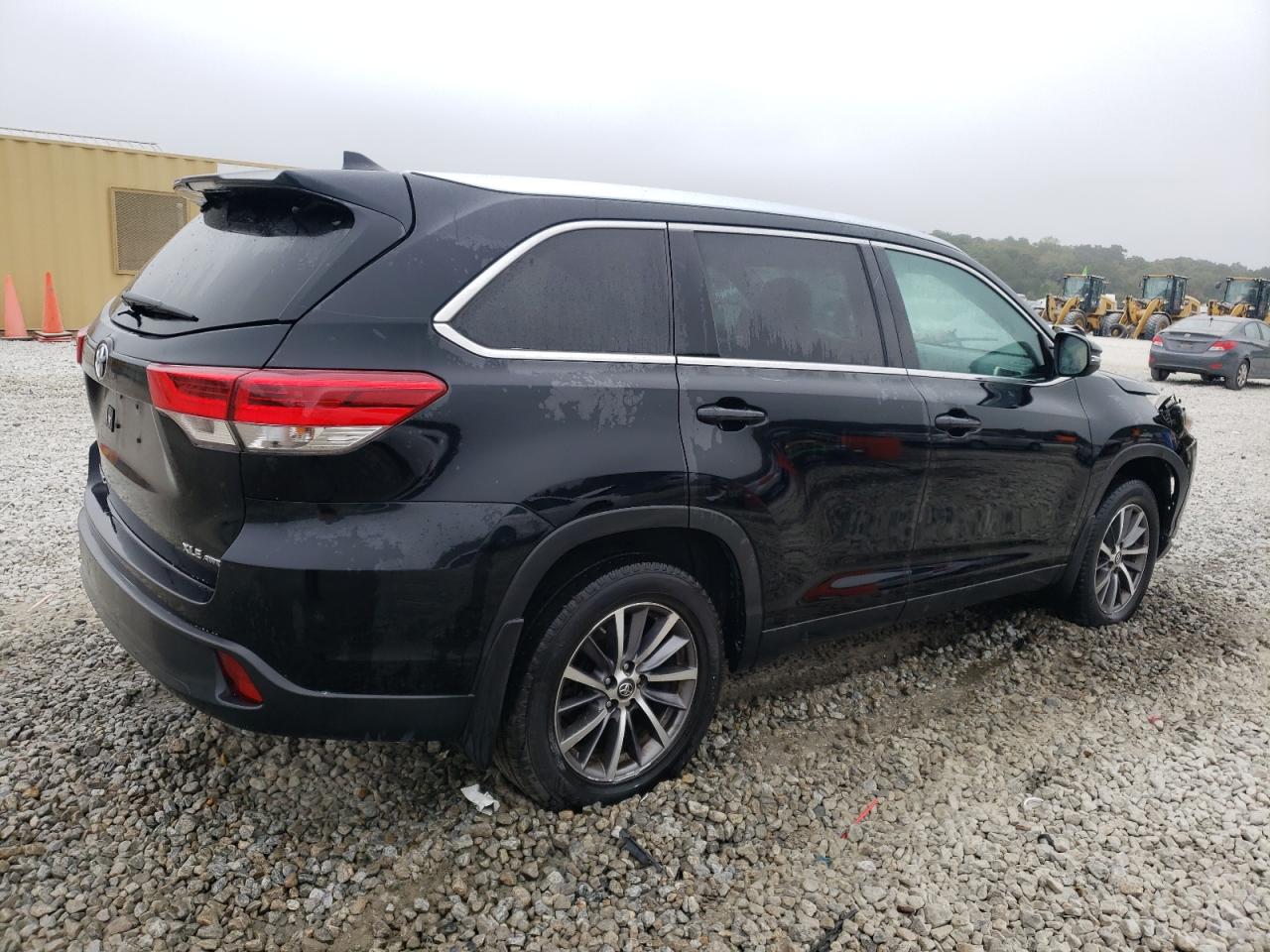 2019 Toyota Highlander VIN 5TDJZRFH5KS582642 Copart auction photo, front end damage thumbnail 3