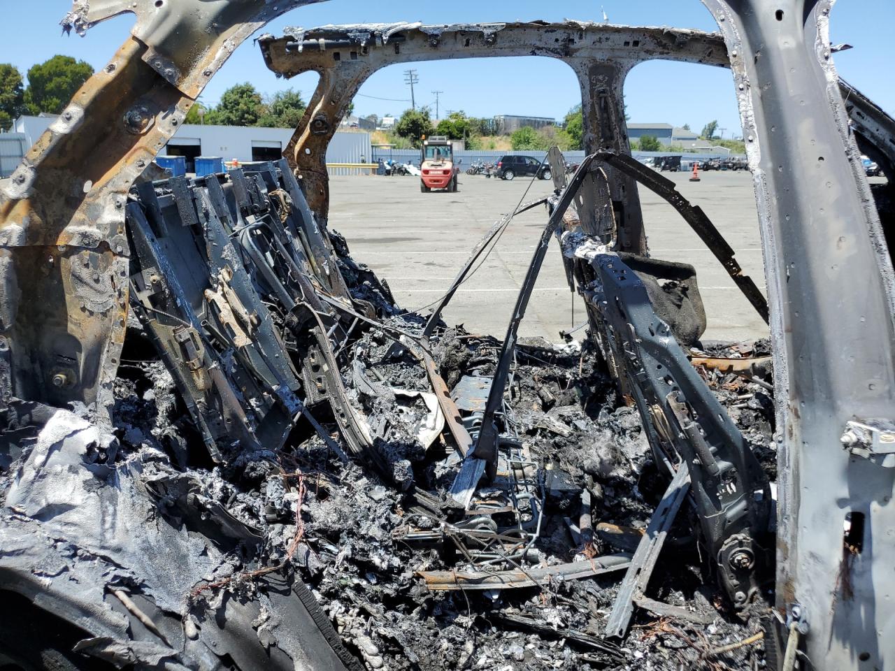 2017 Bentley Bentayga VIN SJAAC2ZV6HC015975 Copart auction photo, burn damage thumbnail 11