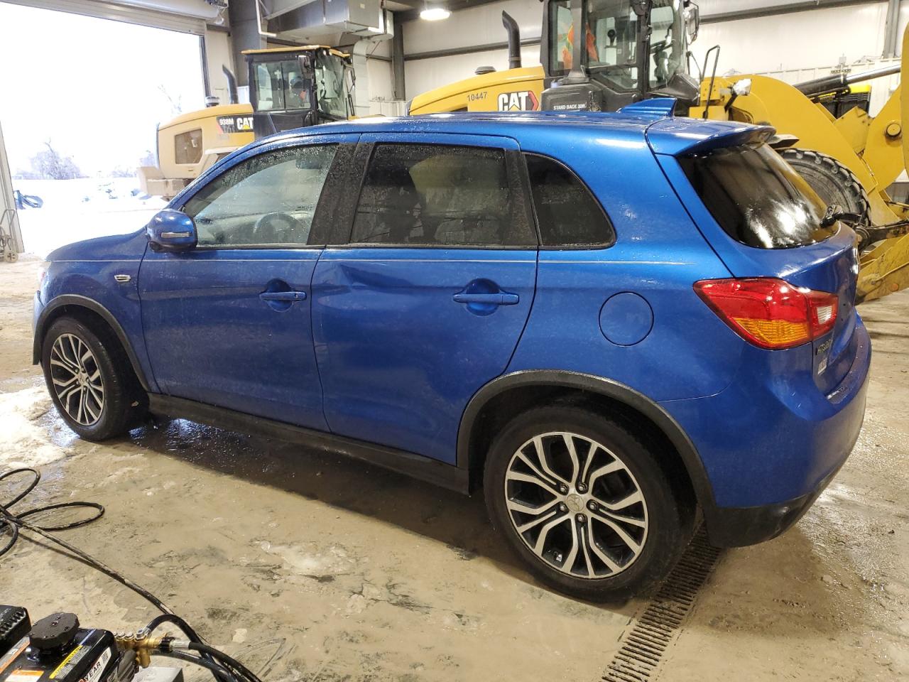 2017 Mitsubishi Outlander VIN JA4AR3AU8HZ014193 Copart auction photo, mechanical damage thumbnail 2