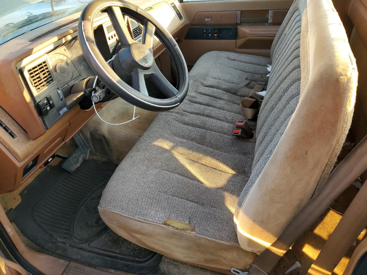 1989 GMC Sierra VIN 1GTDC14K2KZ536277 Copart auction photo, rear end / side damage thumbnail 7
