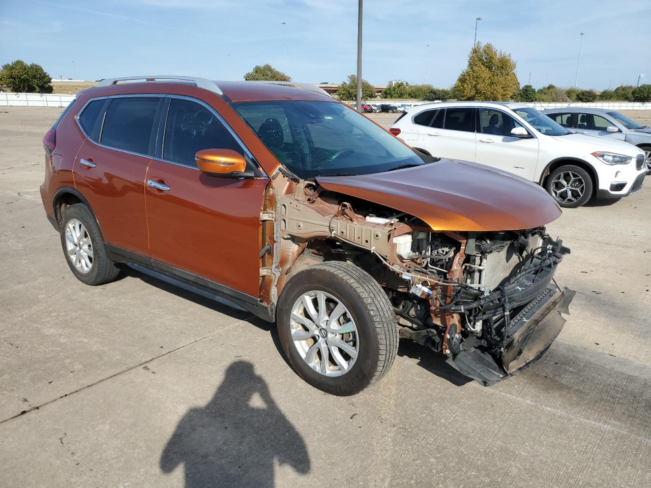 2019 Nissan Rogue VIN 5N1AT2MV7KC702018 Copart auction photo, front end / minor dent/scratches damage thumbnail 4