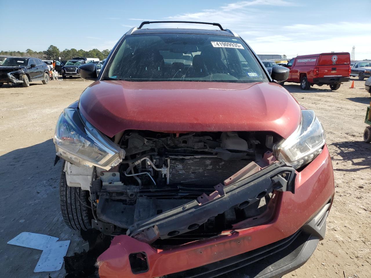 2018 Nissan Kicks VIN 3N1CP5CU3JL527509 Copart auction photo, front end / minor dent/scratches damage thumbnail 5