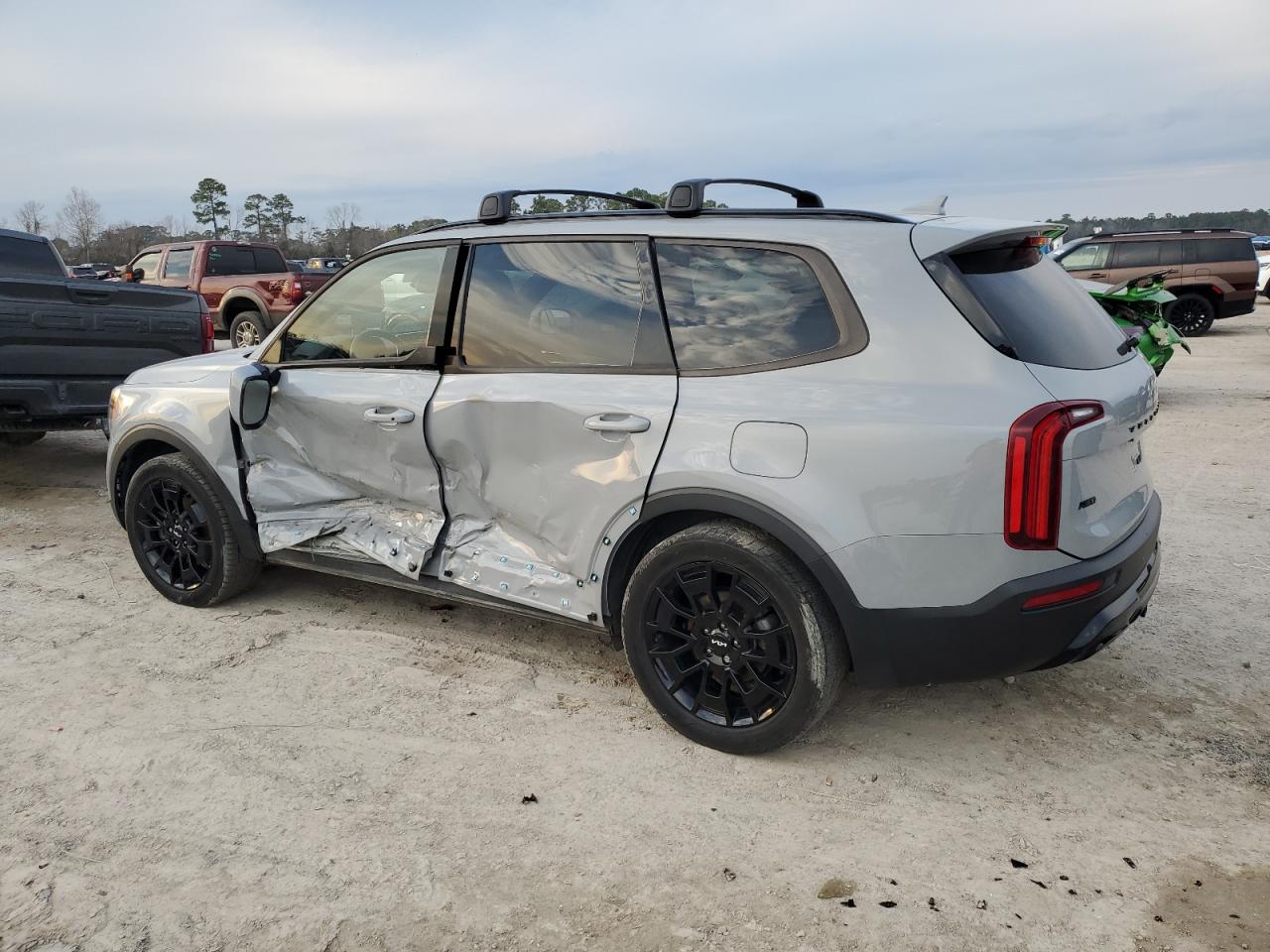 2022 KIA Telluride VIN 5XYP5DHC1NG242951 Copart auction photo, side / minor dent/scratches damage thumbnail 2
