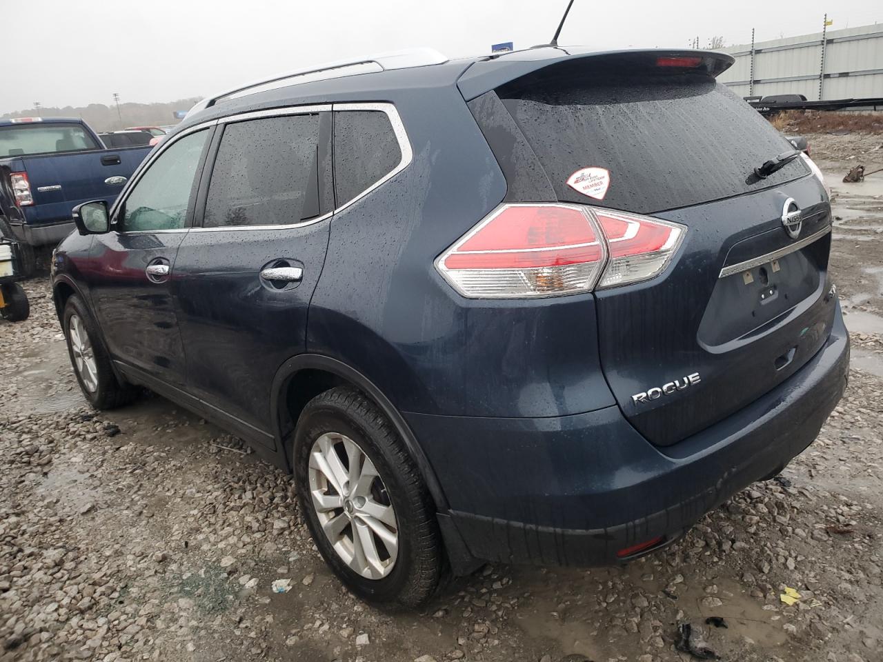 2015 Nissan Rogue VIN KNMAT2MV2FP553259 Copart auction photo, minor dent/scratches damage thumbnail 2