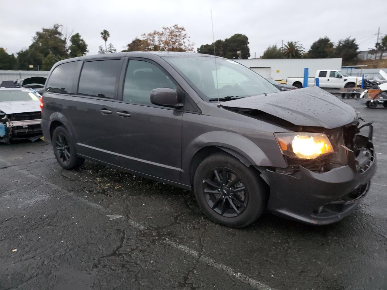 2019 Dodge Caravan VIN 2C4RDGEG0KR760366 Copart auction photo, front end damage thumbnail 4