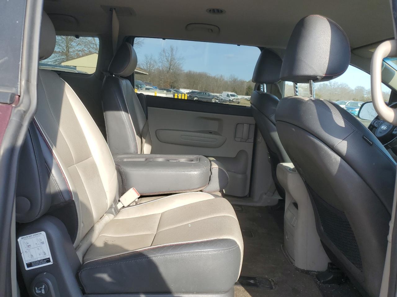 2017 KIA Sedona VIN KNDMB5C15H6313180 Copart auction photo, minor dent/scratches / normal wear damage thumbnail 11
