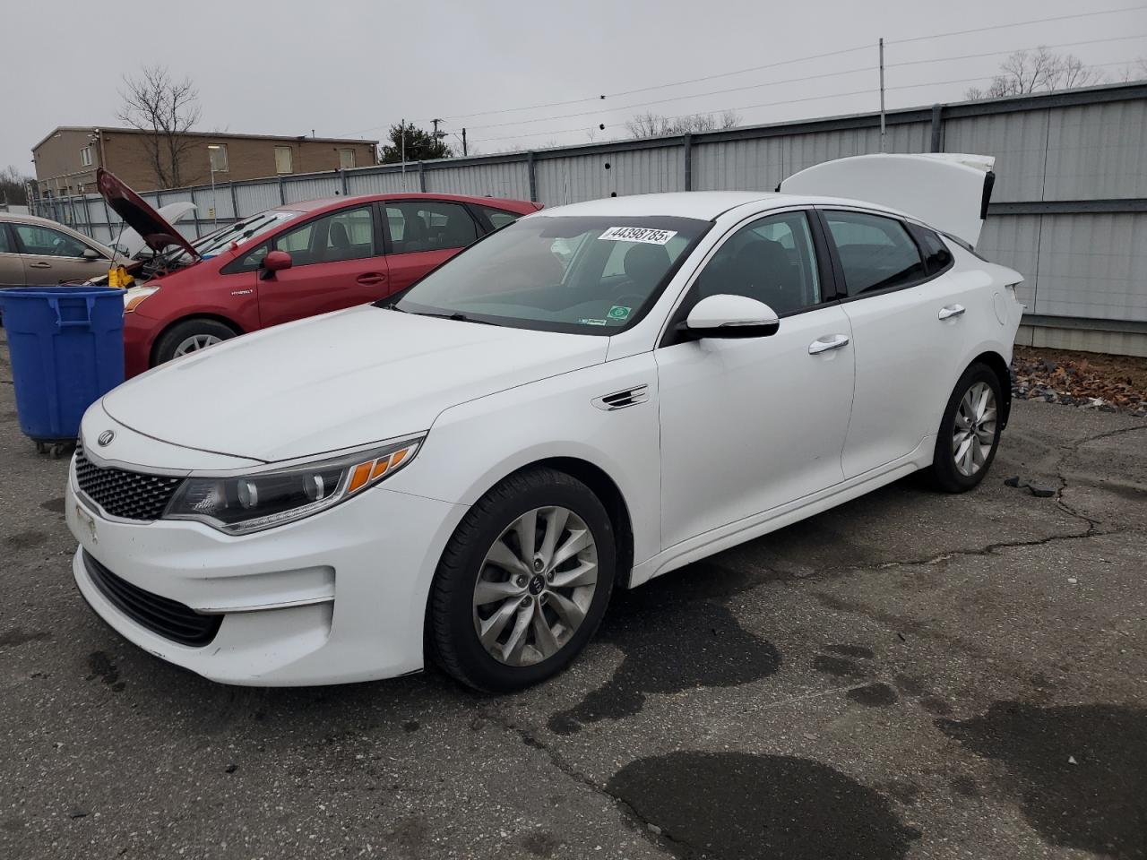 2016 KIA Optima VIN 5XXGU4L30GG107025