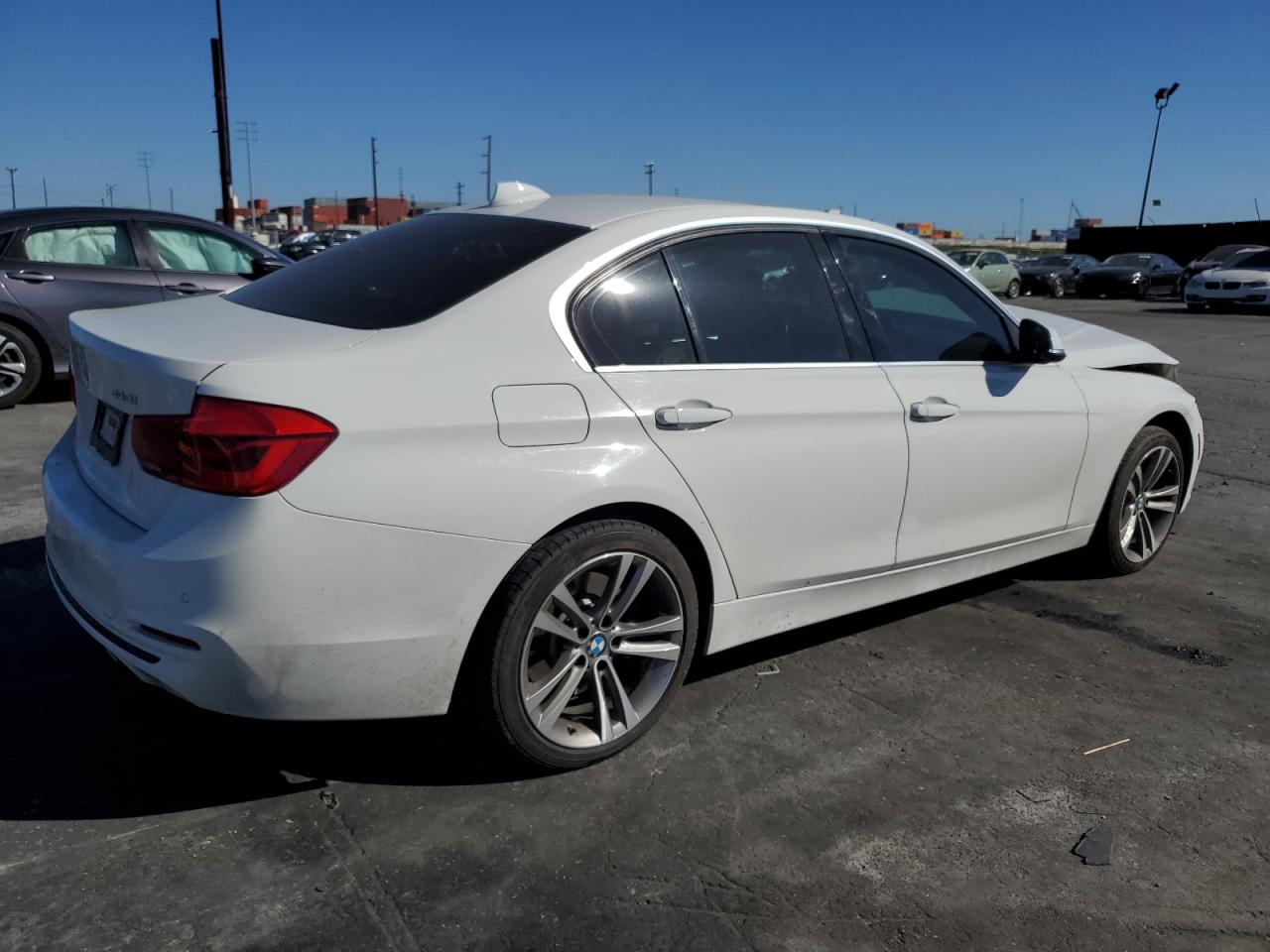 2017 BMW 3er VIN WBA8B3C31HK777675 Copart auction photo, front end damage thumbnail 3