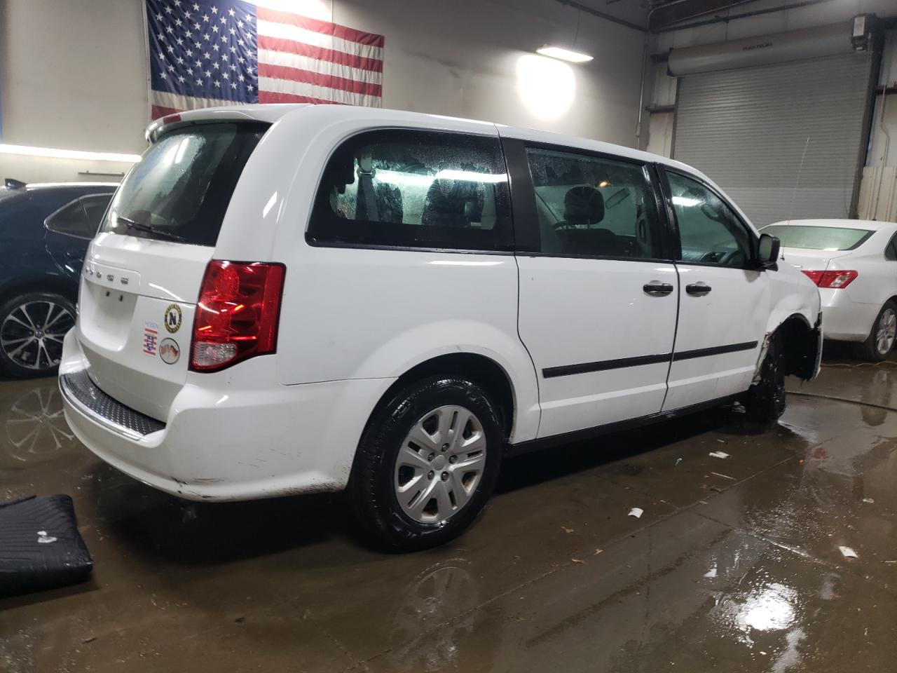 2016 Dodge Caravan VIN 2C4RDGBG7GR117444 Copart auction photo, side / front end damage thumbnail 3