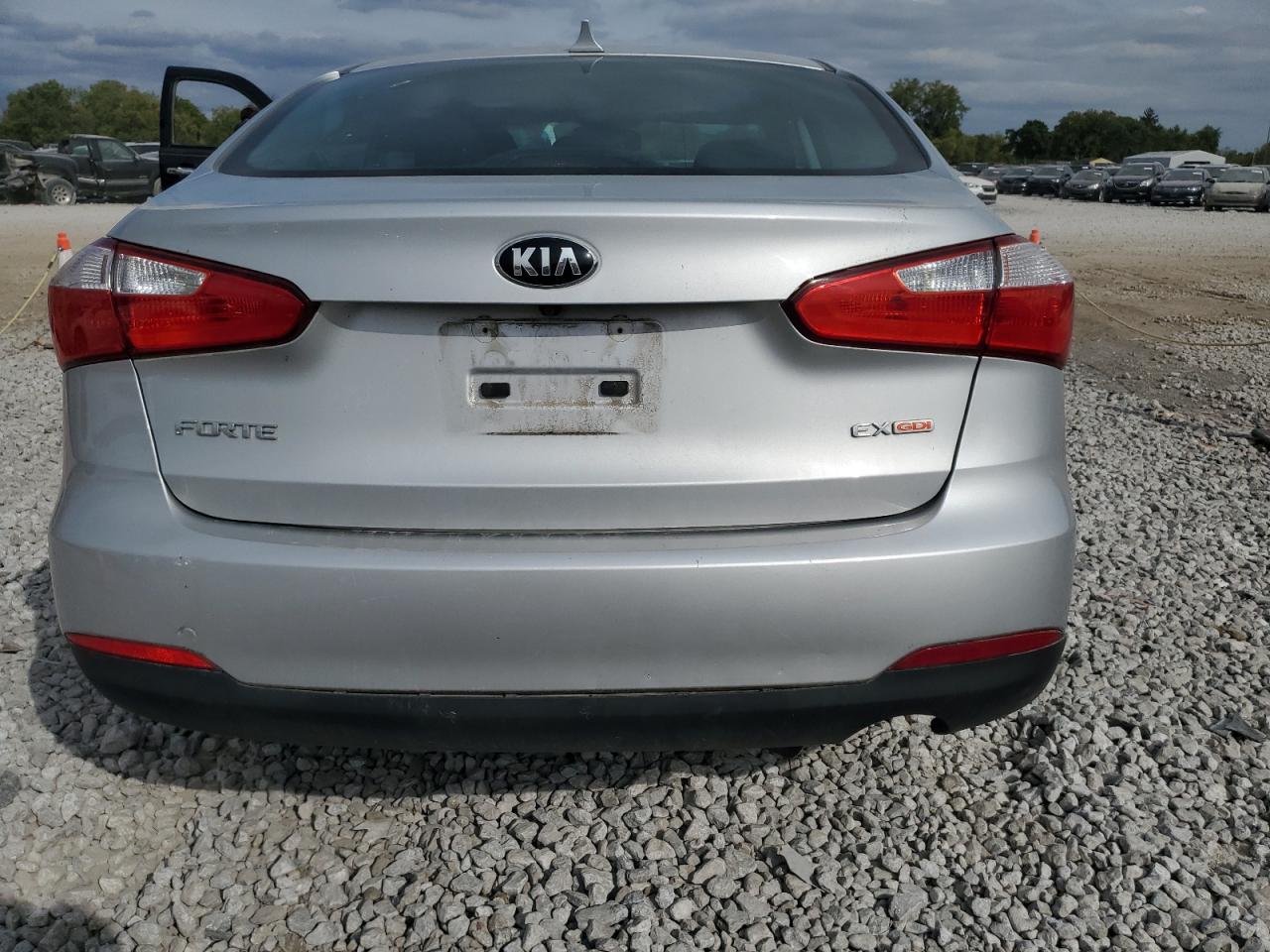 2016 KIA Forte VIN KNAFX4A89G5530494 Copart auction photo, vandalism damage thumbnail 6