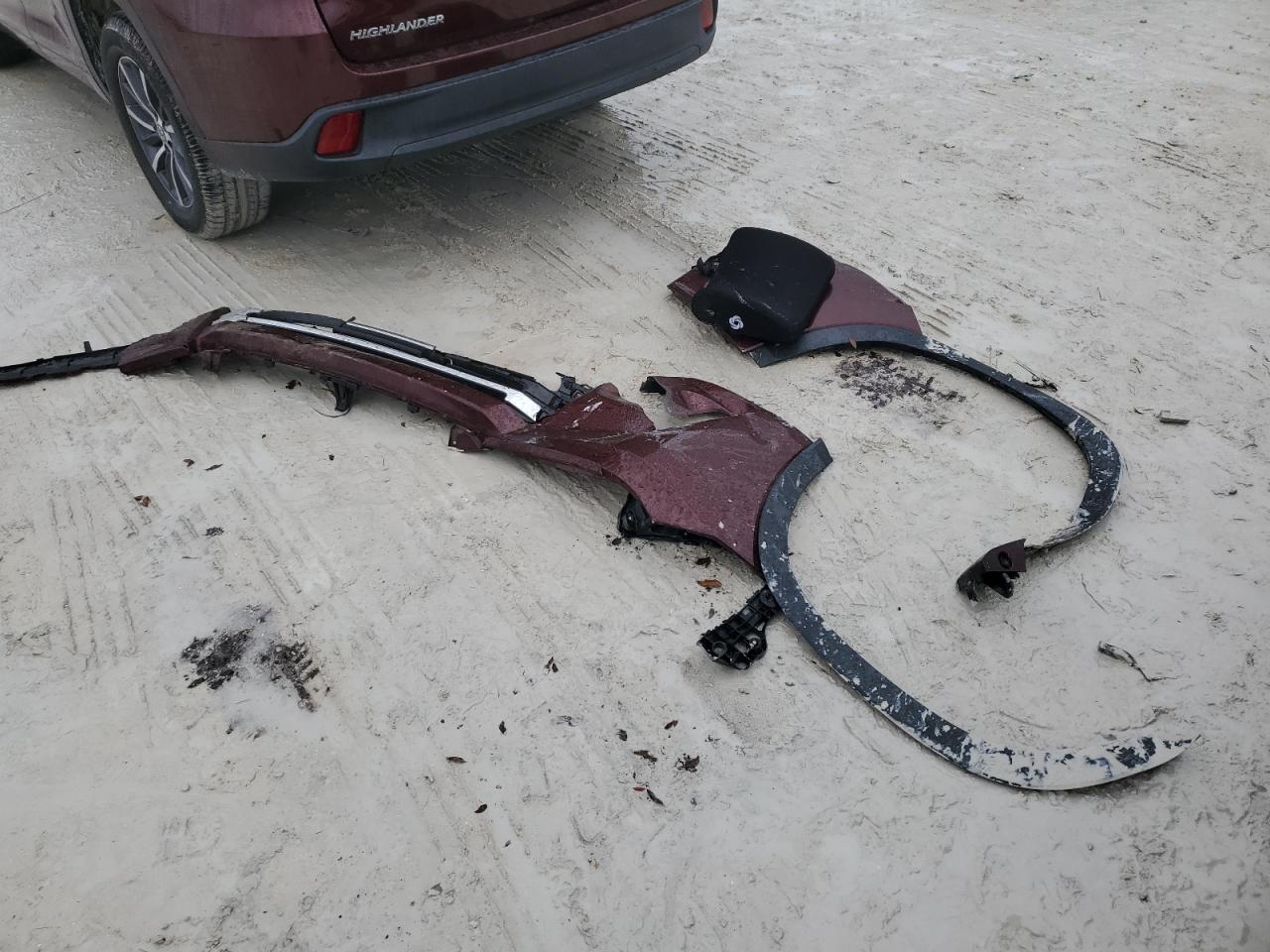 2018 Toyota Highlander VIN 5TDKZRFH7JS239513 Copart auction photo, front end damage thumbnail 13