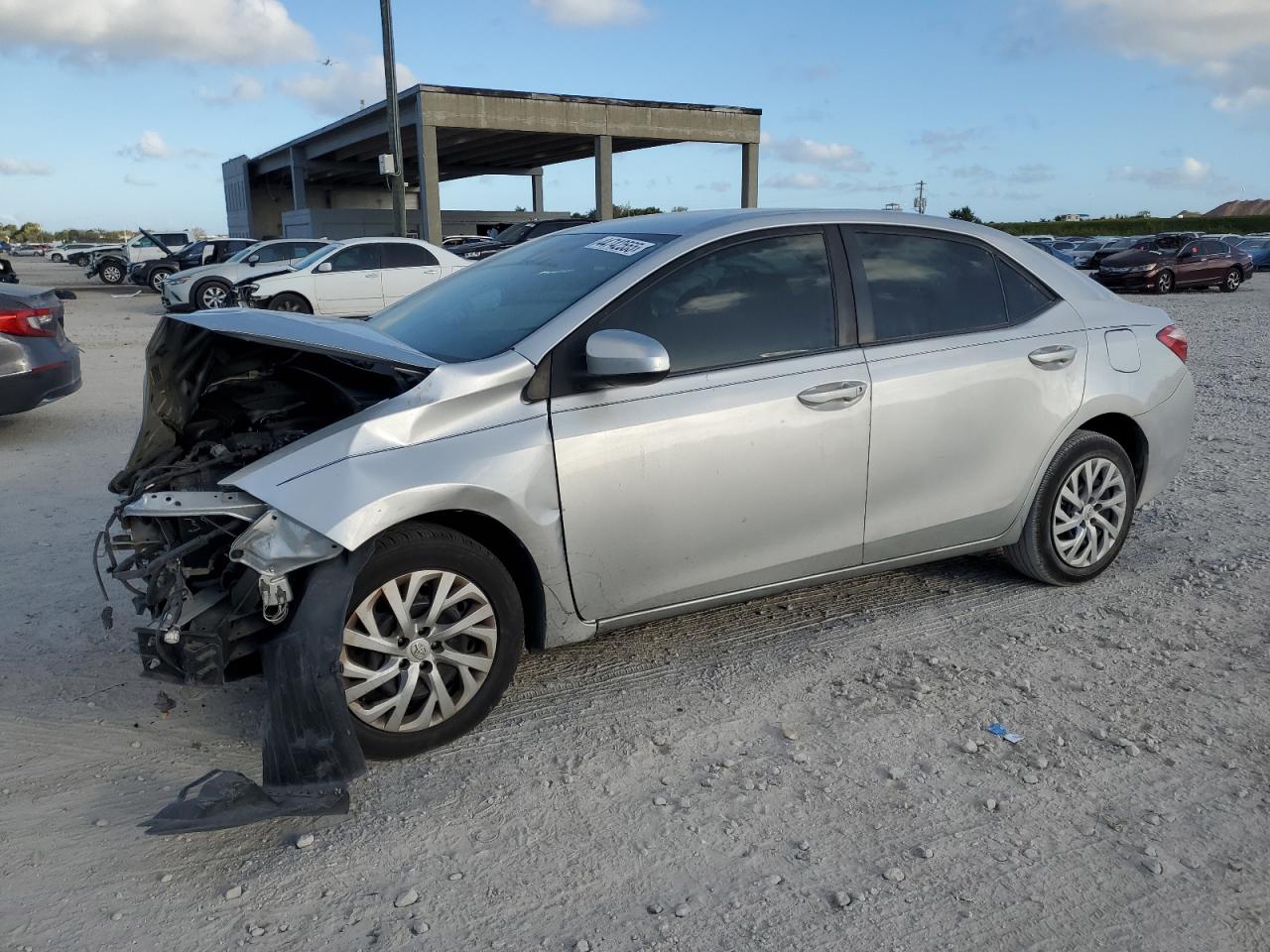 2018 Toyota Corolla VIN 5YFBURHE9JP780427
