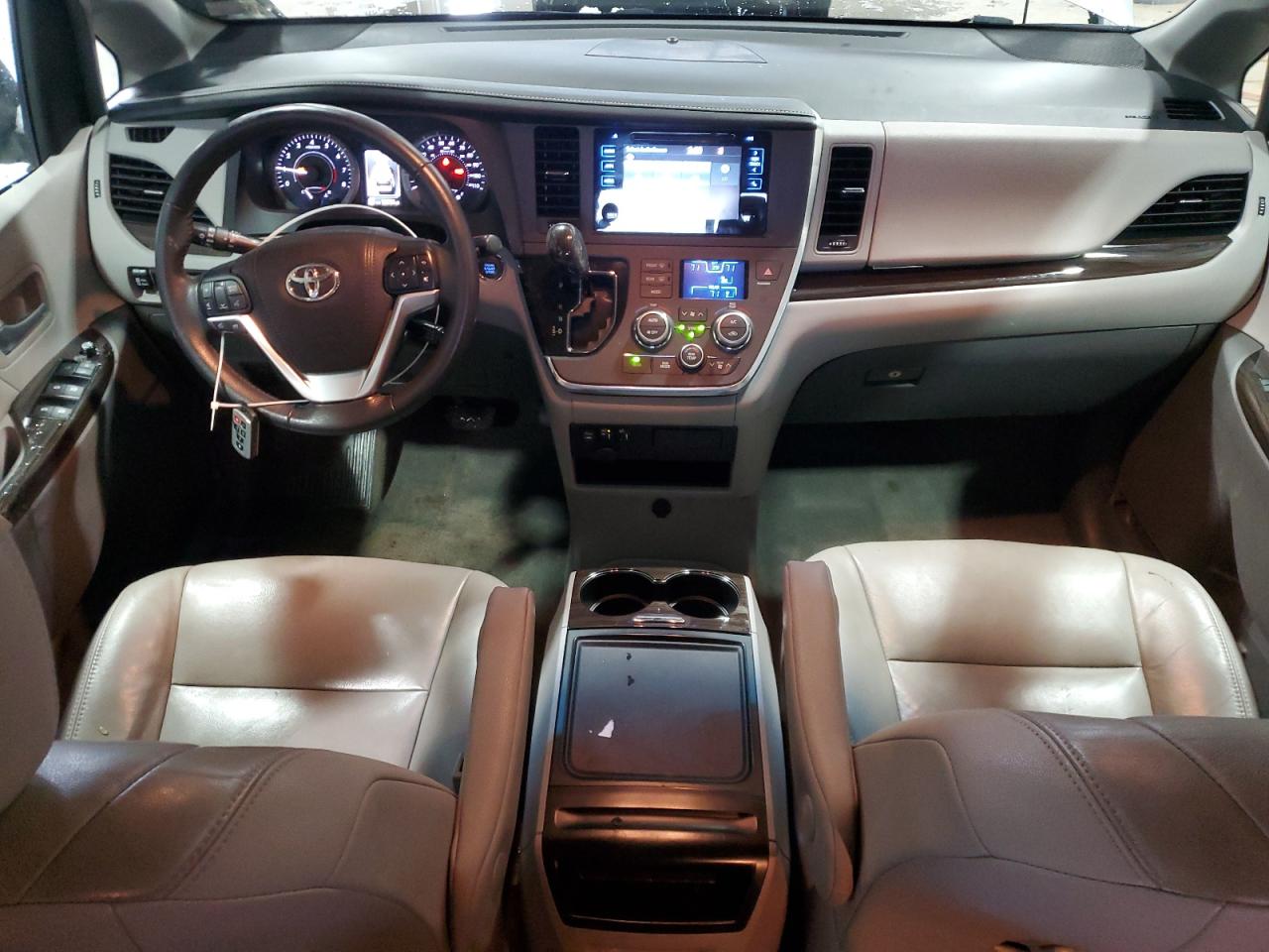2017 Toyota Sienna VIN 5TDYZ3DC1HS808980 Copart auction photo, rear end damage thumbnail 8