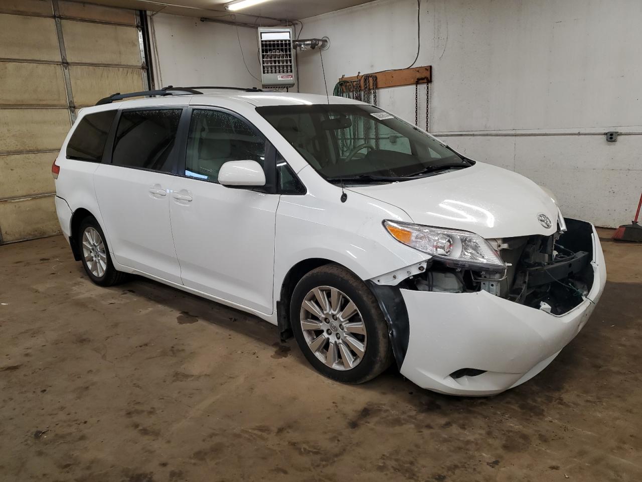 2014 Toyota Sienna VIN 5TDJK3DC9ES074297 Copart auction photo, rear end / front end damage thumbnail 4