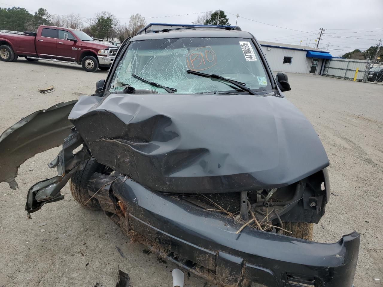 2005 Chevrolet TrailBlazer VIN 1GNDT13SX52303785 Copart auction photo, all over damage thumbnail 5