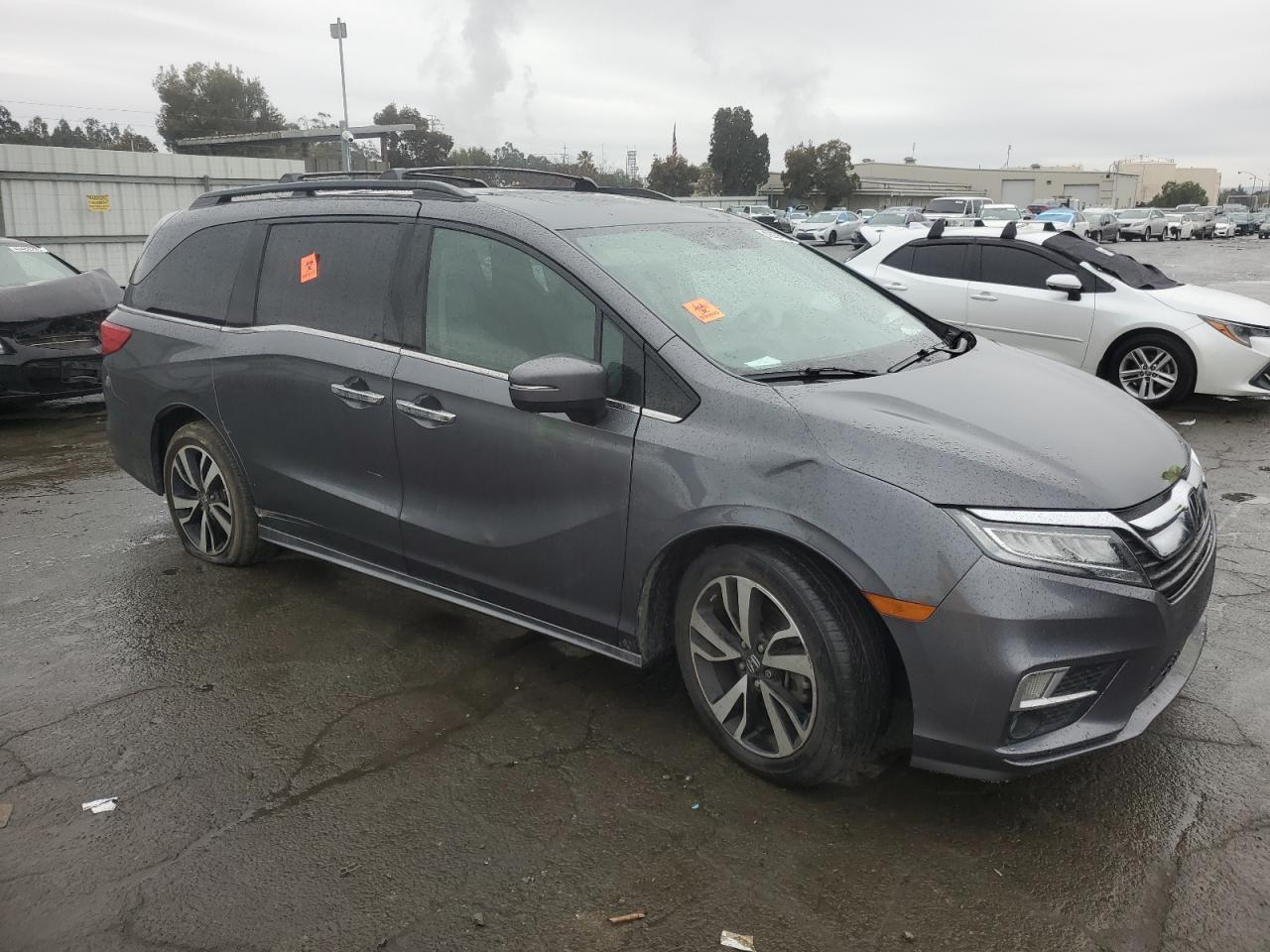 2018 Honda Odyssey VIN 5FNRL6H90JB015444 Copart auction photo, vandalism damage thumbnail 4