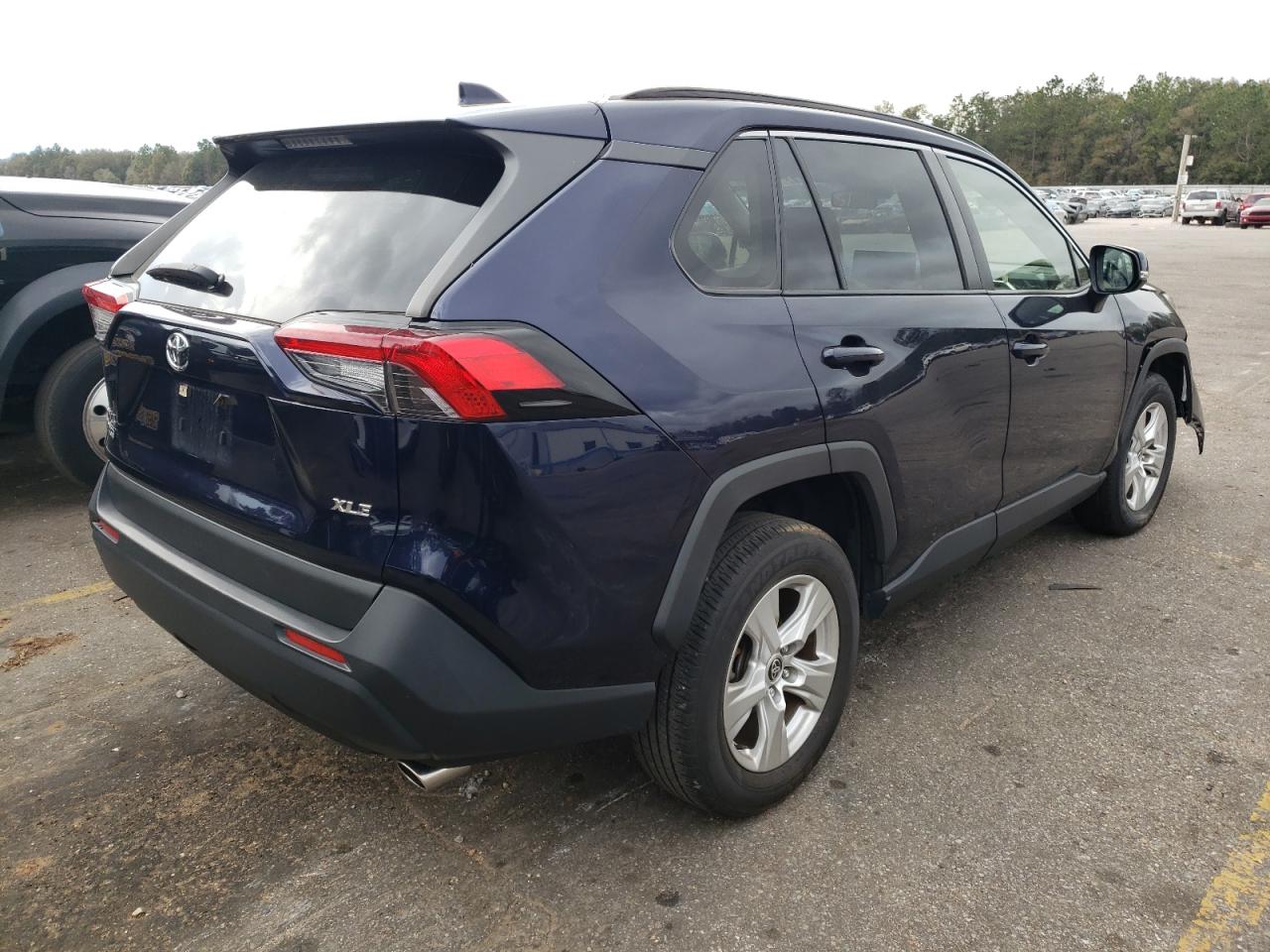 2020 Toyota RAV 4 VIN JTMW1RFV5LJ018135 Copart auction photo, front end / side damage thumbnail 3