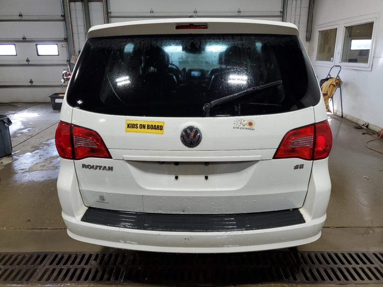 2010 Volkswagen Routan VIN 2V4RW3D11AR236597 Copart auction photo, water/flood damage thumbnail 6
